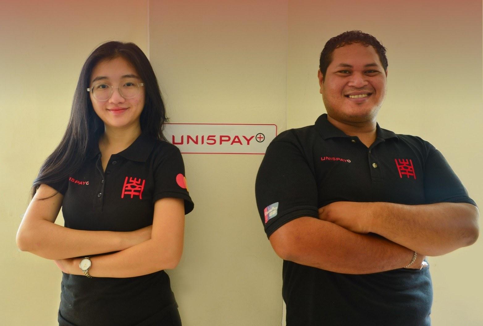 Dos miembros del equipo de Uni5Pay